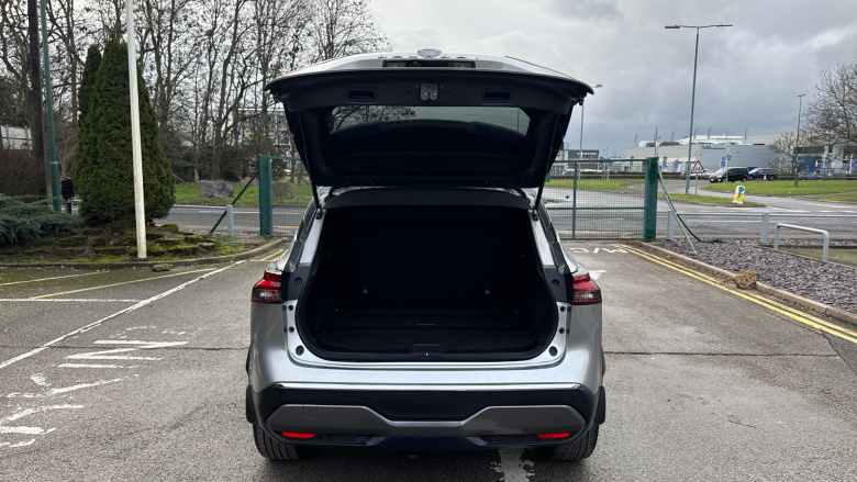 Nissan Qashqai 1.3 DiG-T MH 158 N-Connecta 5dr Xtronic Petrol Hatchback